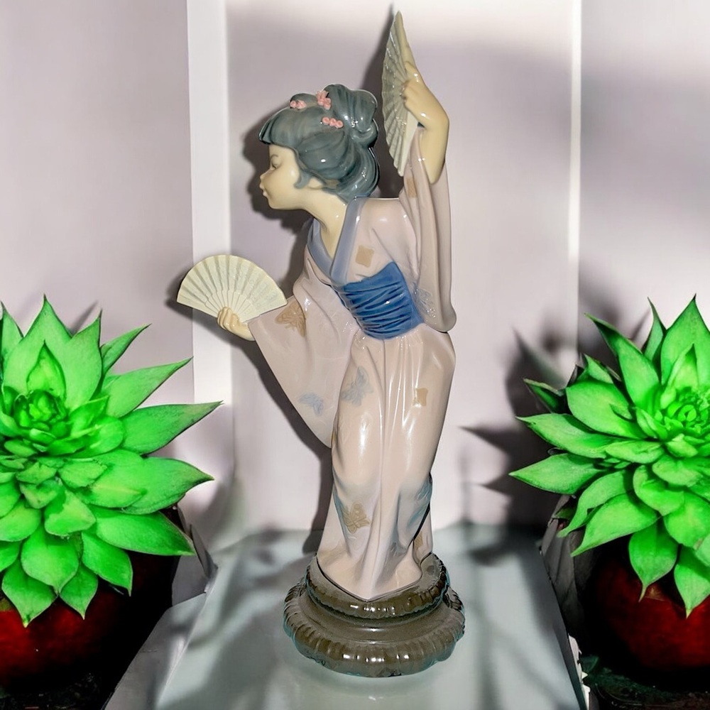 Retired Lladró Madame Butterfly - Japanese Girl With Fan Figurine #4991 - Picture 2 of 16